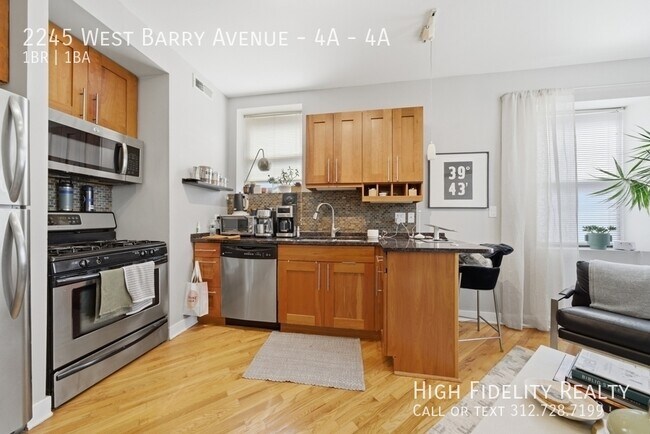Foto del edificio - 2245 W Barry Ave