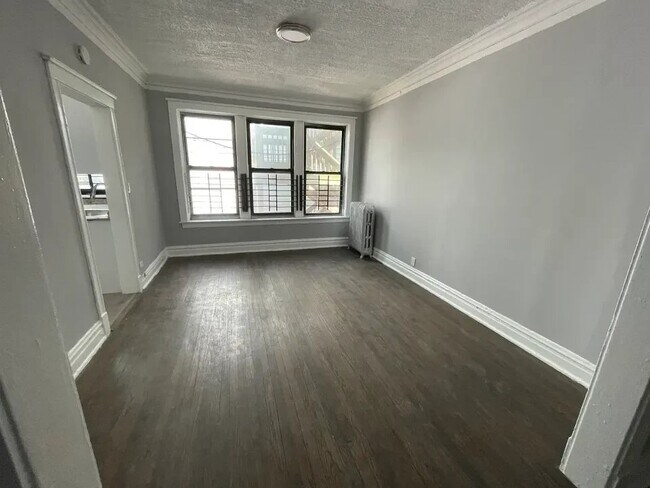 Foto del edificio - 2666 E 77th St