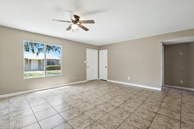 Foto del edificio - 2645 W Elm St
