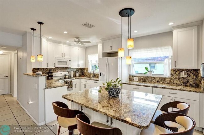 Building Photo - 2000 NE 33rd St