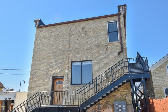 Building Photo - 104 E Prospect St