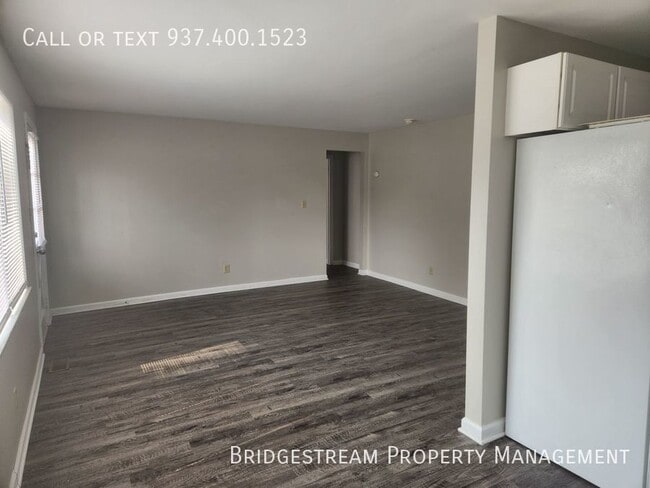 Building Photo - 1/2 OFF 1ST MONTH'S RENT! - Beautifully re...