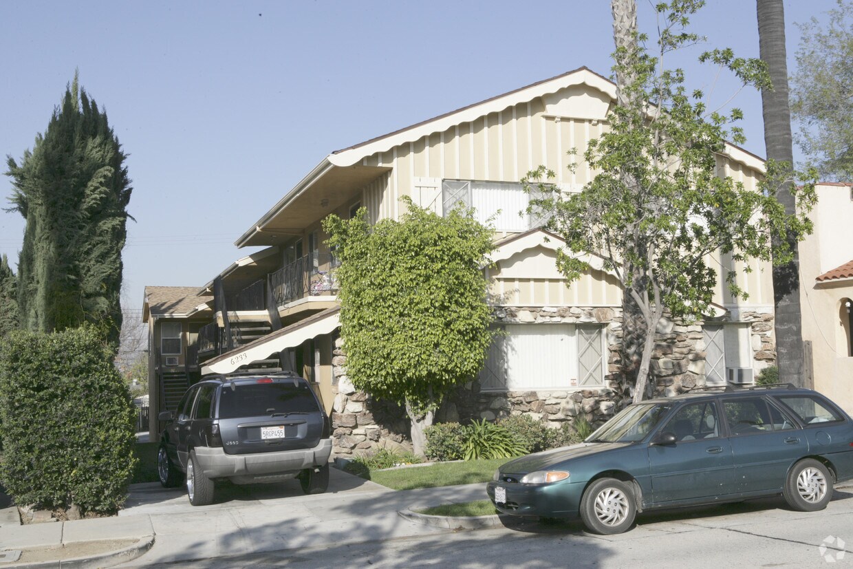 Foto principal - 6233 Washington Ave