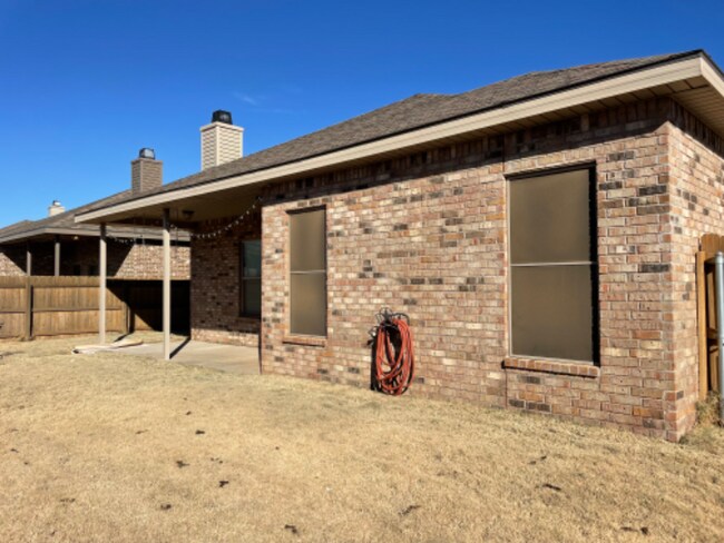 Building Photo - 10120 Valencia Ave
