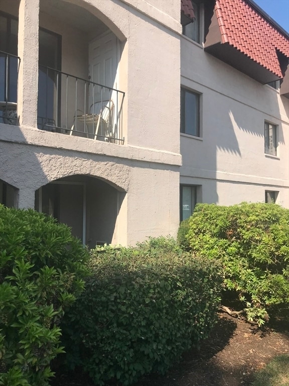 Building Photo - 685 Oak St