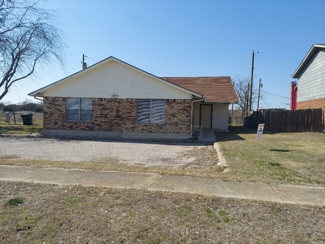 Building Photo - 1003 Eastside Dr