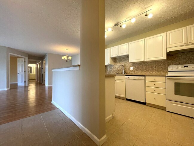 Foto del edificio - 6775 Meadow Creek Dr