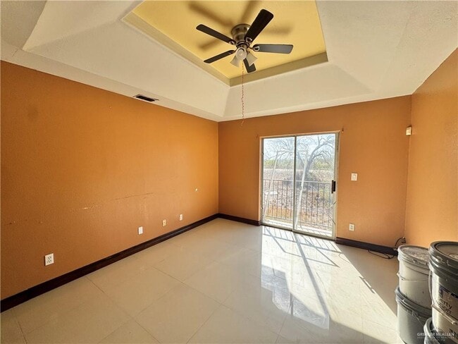 Building Photo - 13 Oasis Dr