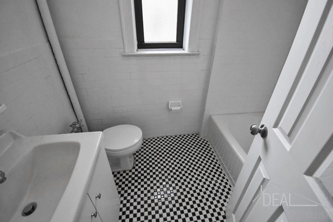 Building Photo - Great 1 bedroom apartment in Sunset Park