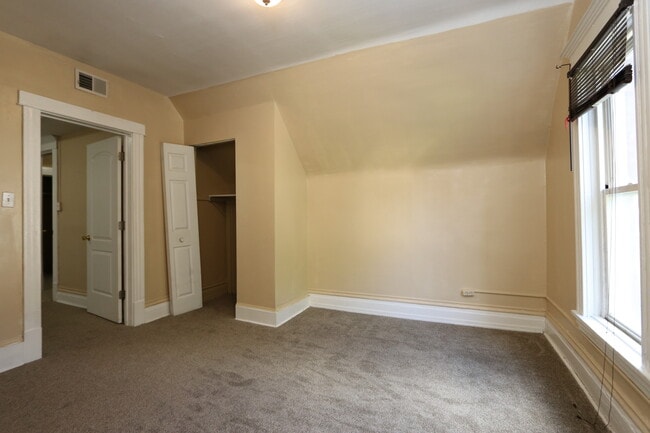 Building Photo - 1910 N Keystone Ave