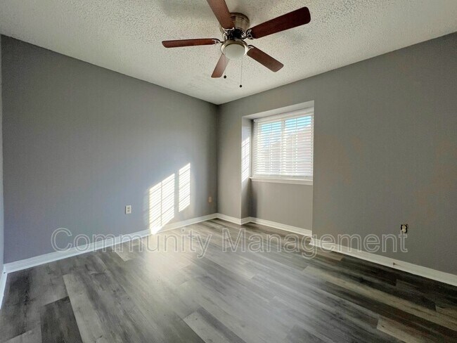 Foto del edificio - 913 W Rothland St