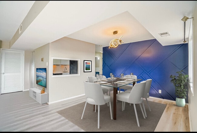 Building Photo - 5340 Holmes Run Pkwy