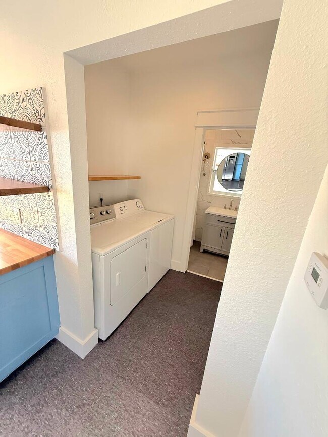 Foto del edificio - 609 Teller Ave