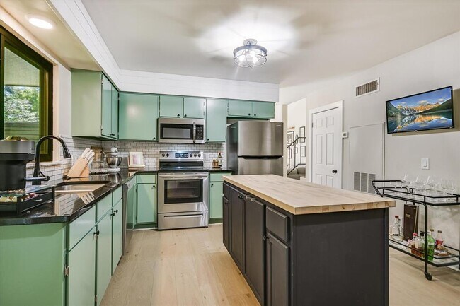 Foto del edificio - 5033 Fort Clark Dr