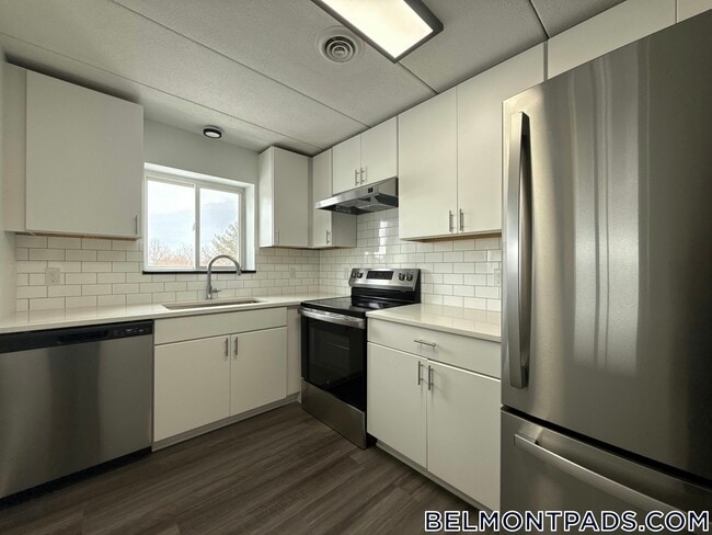 Building Photo - 55 Hill Rd