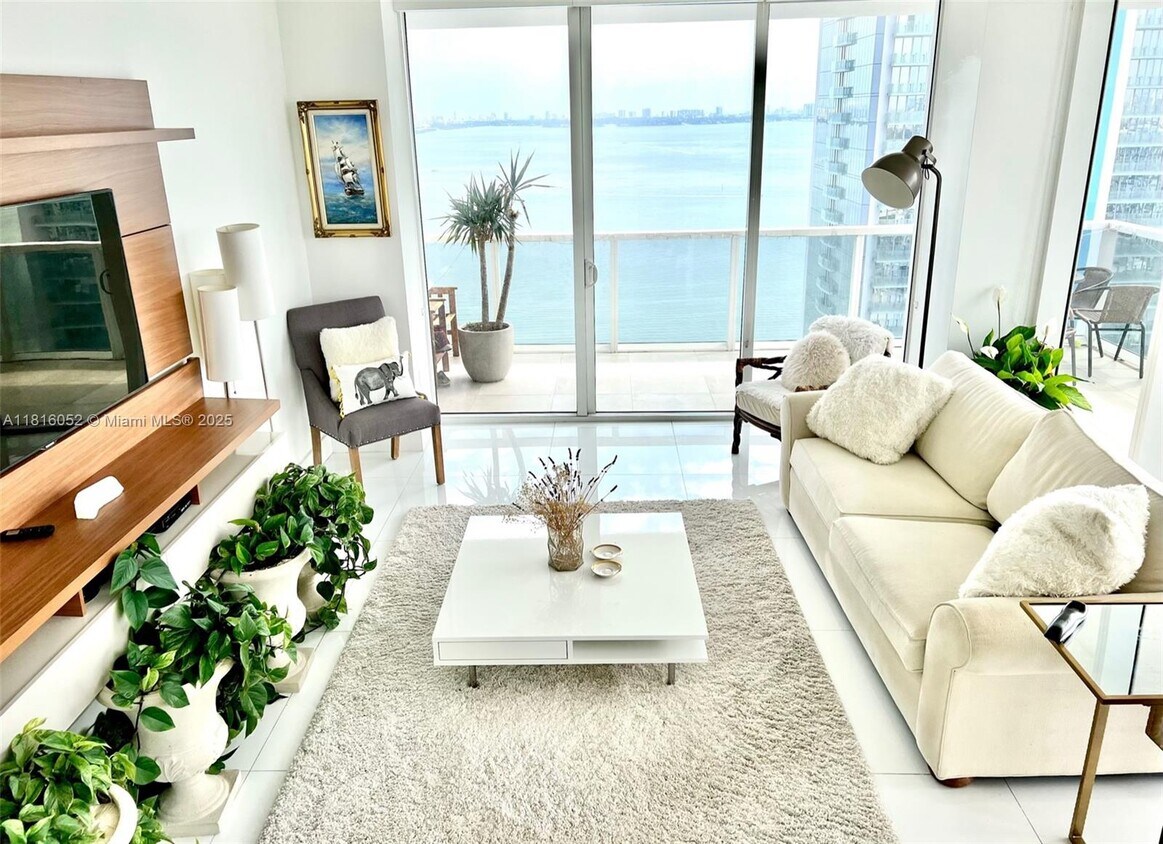 Foto principal - 600 NE 27th St