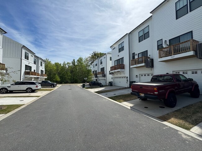 Building Photo - 5009 Layman Dr