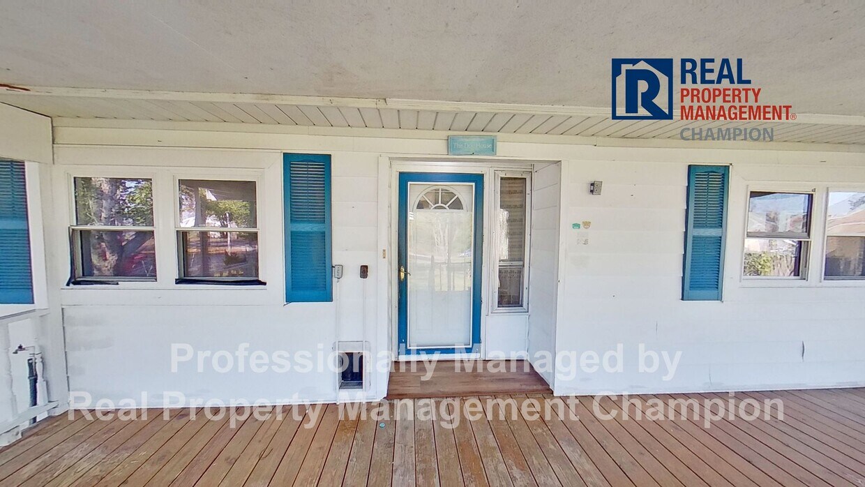 Primary Photo - 3 BD/3 BA home just a few minutes drive to...