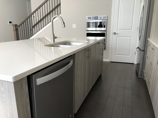 Foto del edificio - 6604 Sterling Dr