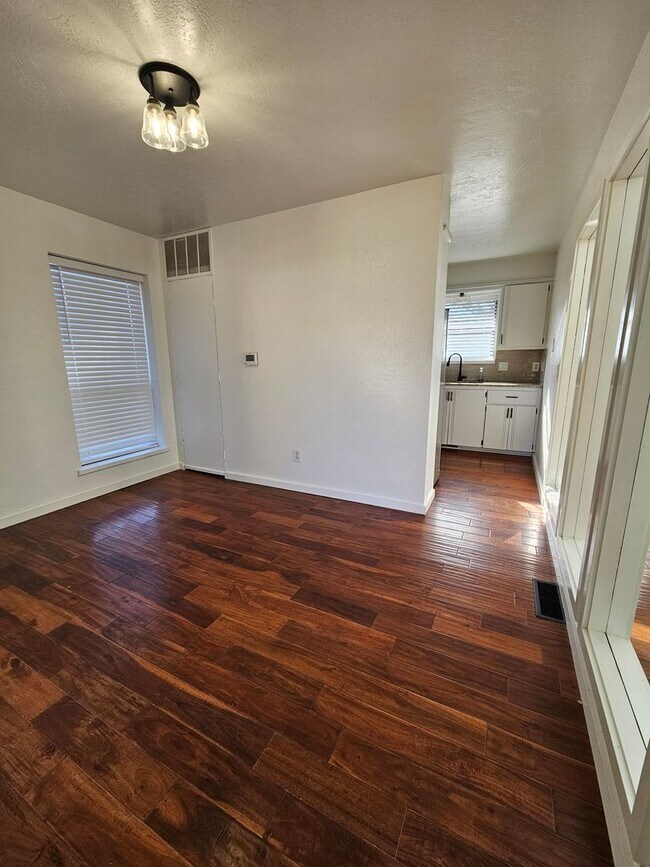 Building Photo - (2)Bed/(2.5) Bath + Study and Storm Shelter Avail Dec 1!