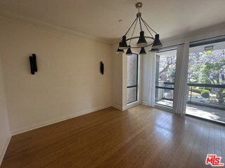 Foto del edificio - 324 N Palm Dr