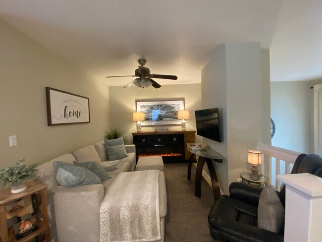 Foto del edificio - Danville, Shadowhawk 3 Bed, 2.5 Ba., Corner Townhouse, Close to great schools, 2 year lease