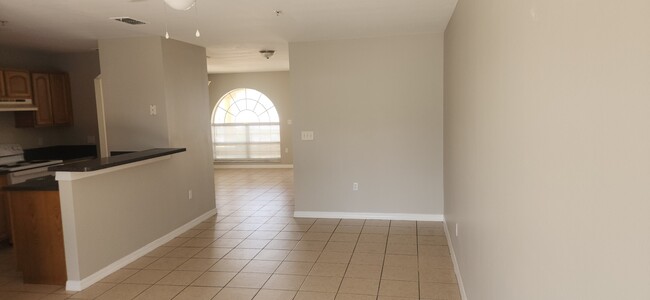 Foto del edificio - 951 E Main St