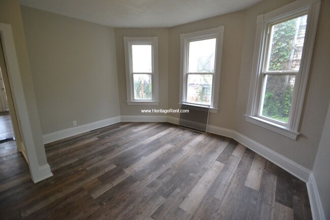 Building Photo - 529 Hawthorne Ave