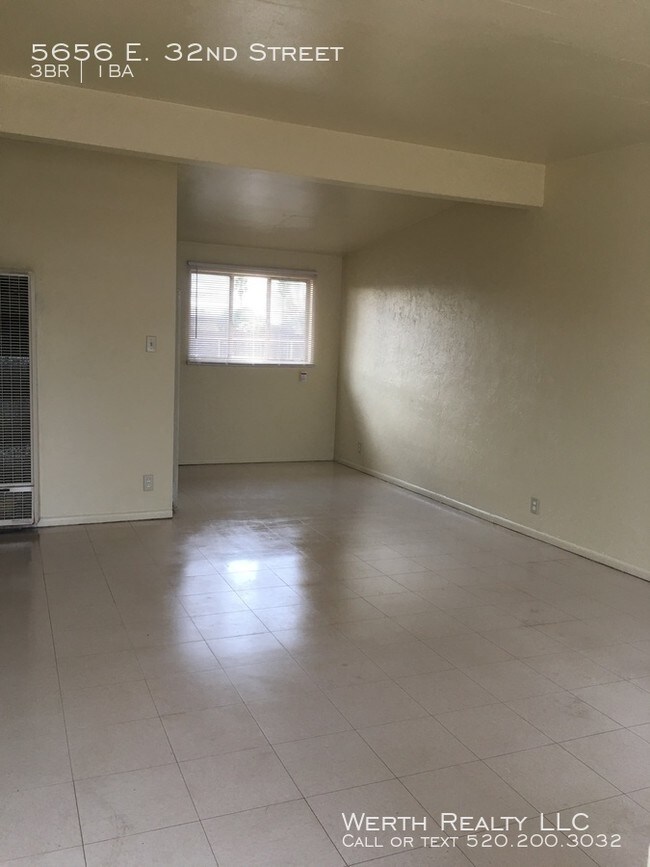 Building Photo - East Side 3BD Home!