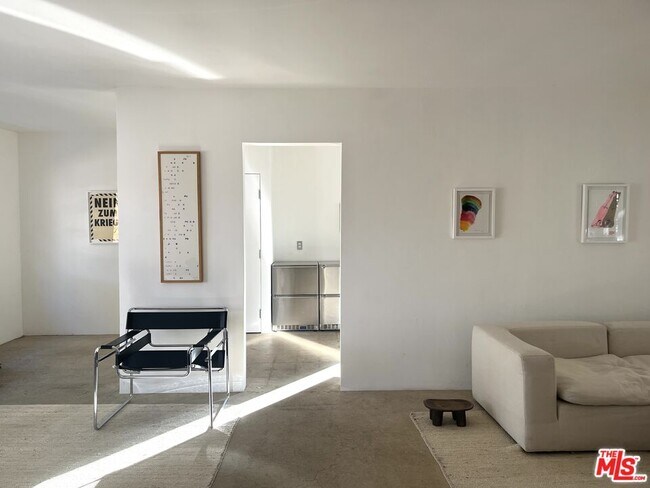 Foto del edificio - 17601 Cohasset St