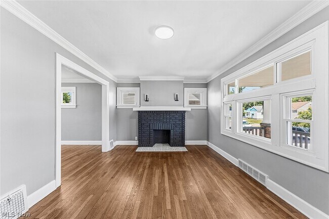 Foto del edificio - 3790 W 116th St