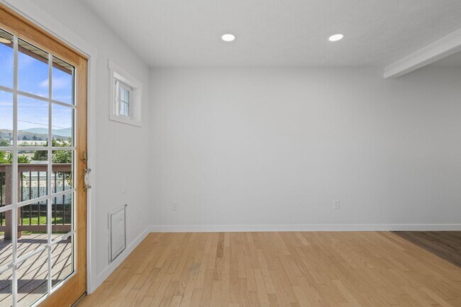Foto del edificio - 220 N Hodges Rd