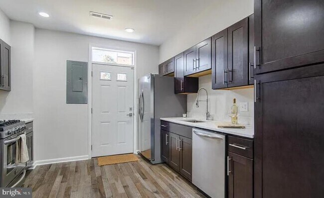 Foto del edificio - 524 N Patterson Park Ave