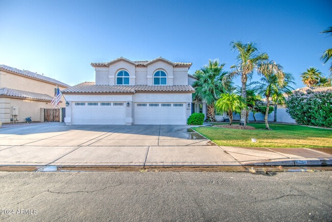 Building Photo - 2072 E Sierra Madre Ave