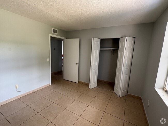 Building Photo - 4600 SW 67th Ave