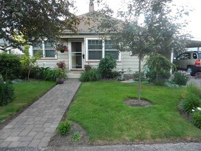 Building Photo - 1730 Summer St SE