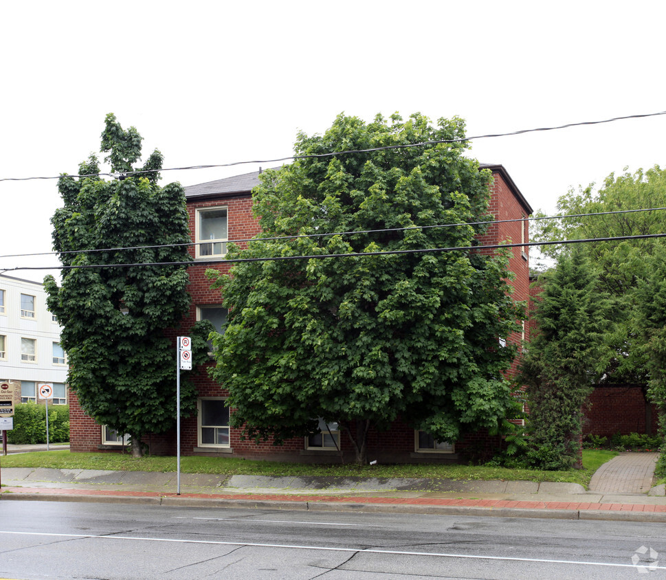 Building Photo - 2914 St Clair Ave E