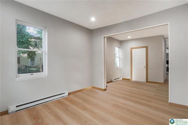 Building Photo - 226 Fern St