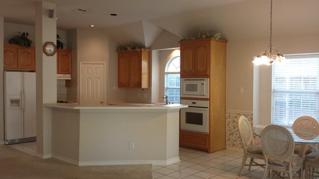 Great kitchen and breakfast area that overlooks the living room - 7805 Brook Meadow ln