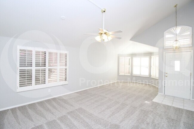 Building Photo - 606 E Cathy Dr