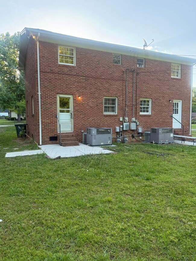 Building Photo - 1709 Virginia St