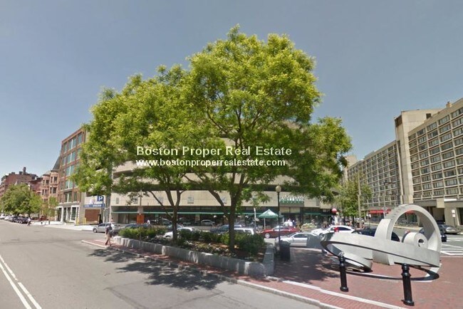 Foto del edificio - 3 large bedrooms right next to Whole Foods