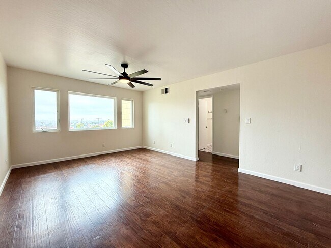 Foto del edificio - 670 Hillside Blvd