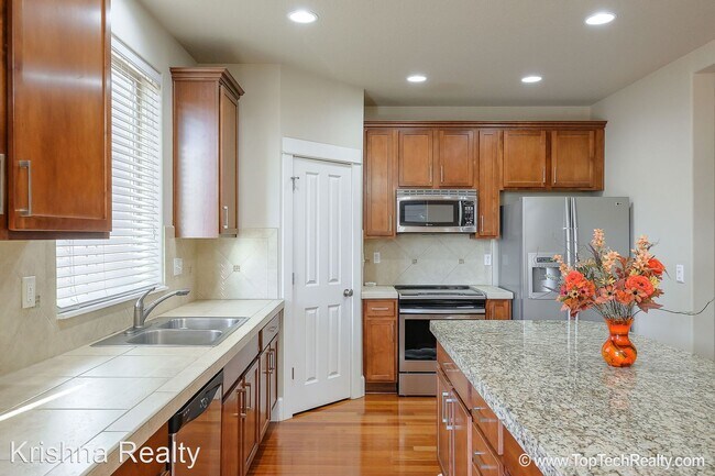 Foto del edificio - 3 br, 2.5 bath House - 5879 NW Lark Meadow...