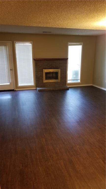 Foto del edificio - 2049 E Oaks Dr