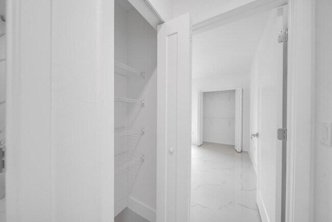 Foto del edificio - 2413 Quentin Ave S