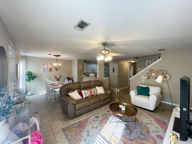 Building Photo - Beautiful 4 Bed, 3 Bath Minutes from Campus!