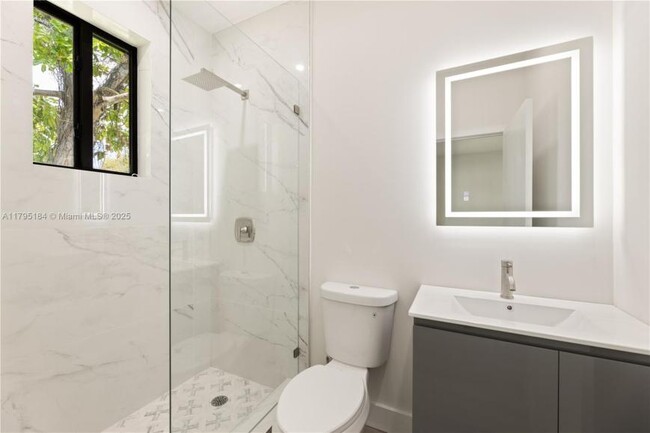 Foto del edificio - 3 bedroom in Miami FL 33150