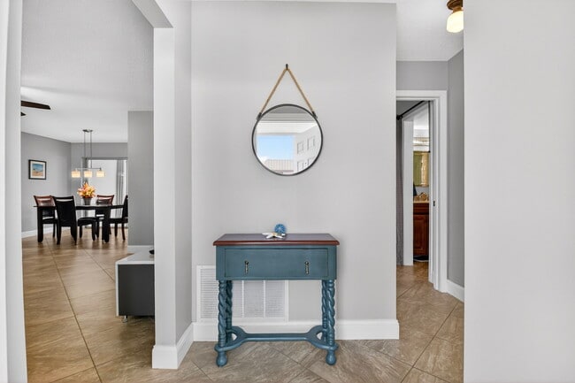 Building Photo - 18 Colonial Club Dr