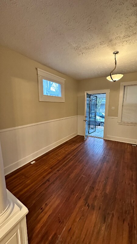 Foto principal - 404 E Gates St
